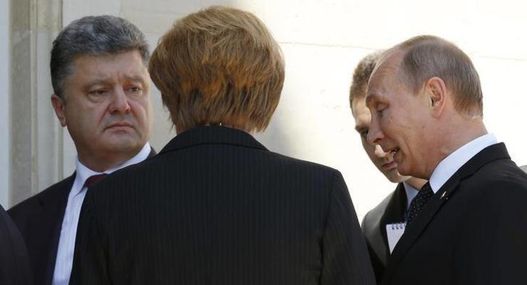 Сообразили на троих. Порошенко поговорил с Путиным и Меркель (фото)