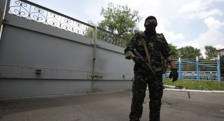 В Луганске захватили очередную воинскую часть