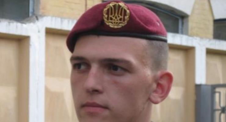 Здоровье солдата, упавшего на инаугурации Порошенко, вне опасности