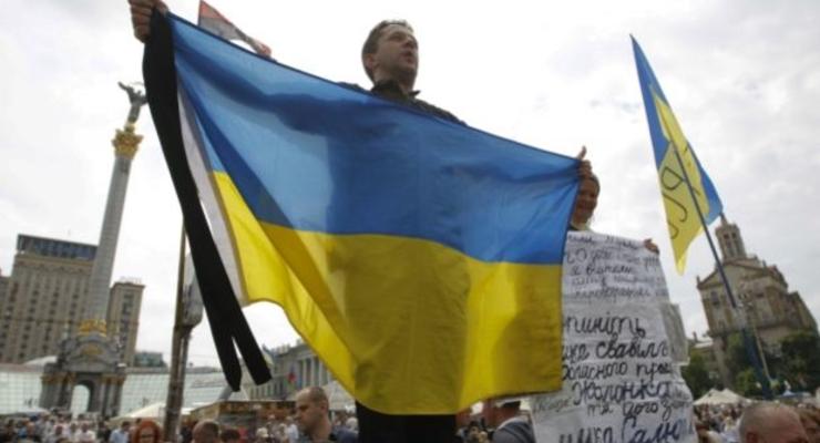 На Майдане зачитали "народный наказ" новому президенту Порошенко
