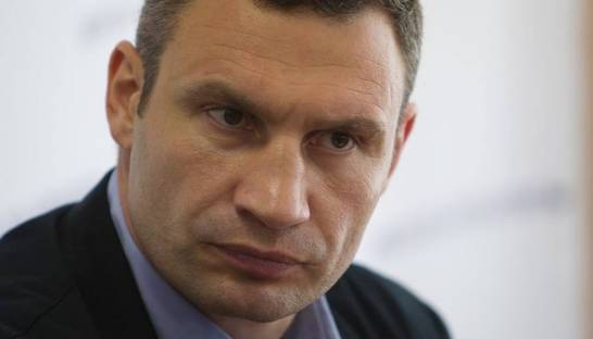 Виталий Кличко проверил МАФы возле метро (фото, видео)