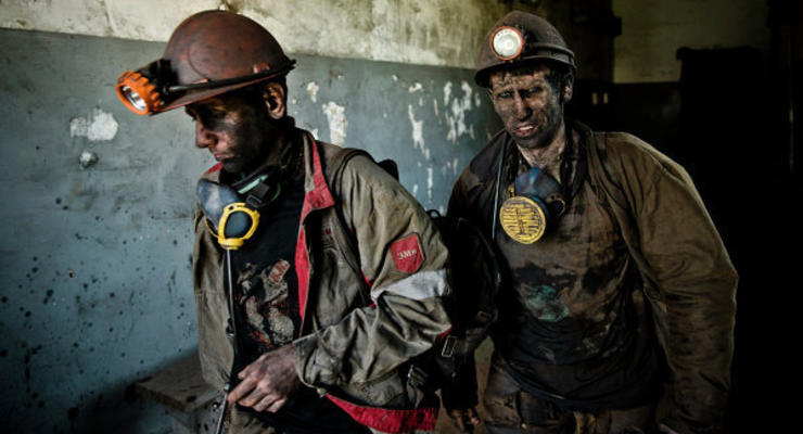 На шахте в Донецкой области погибли 9 попавших под обвал горняков – СМИ