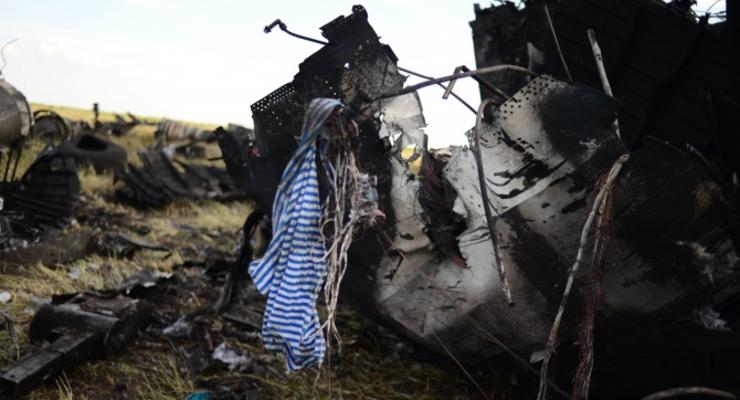 Итоги субботы: нападение на посольство РФ и сбитый над Луганском самолет
