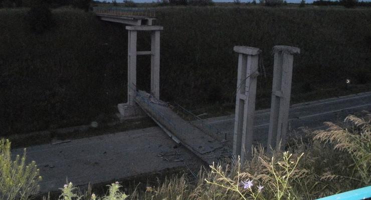 В сети появились фото взорванного моста возле Станицы Луганской