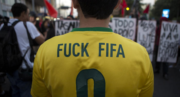 Бразильская полиция разогнала протестующих против ЧМ по футболу
