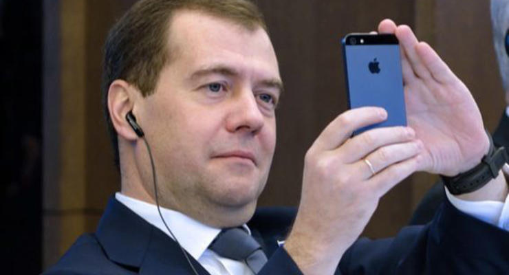 Медведев: позиция Киева по газу "пахнет шантажом"