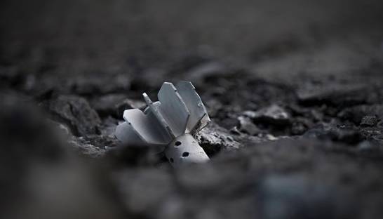 В Луганске в жилой дом попал неразорвавшийся снаряд