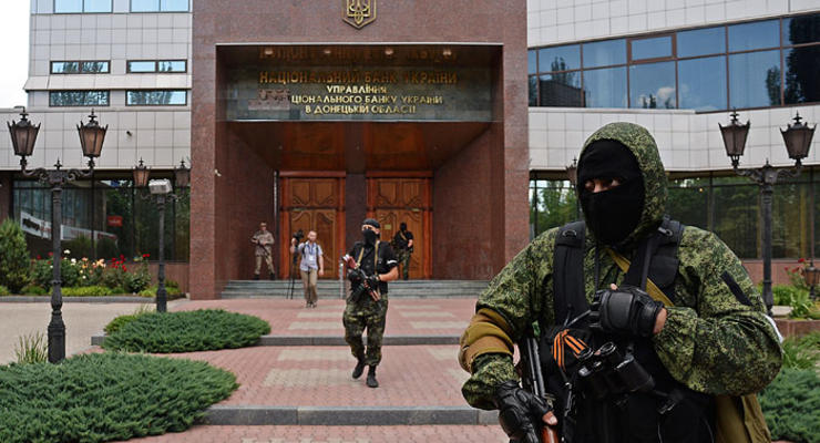 Захват НБУ в Донецке: забрали деньги, оружие и инкассаторские машины