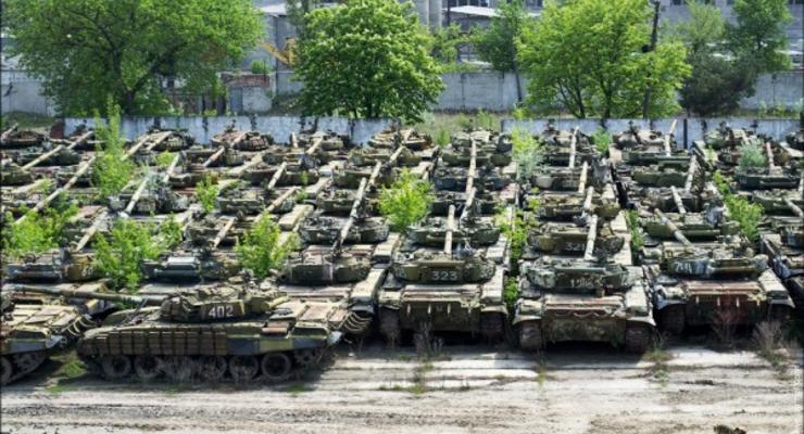 В Харькове ржавеют бесхозные танки (фото)
