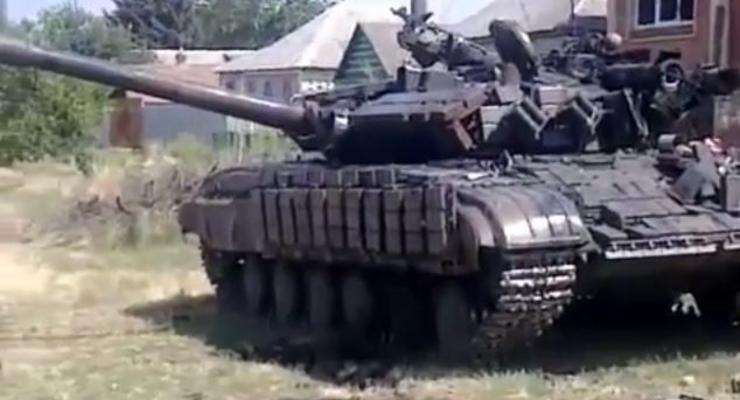 Под Луганском террористы повредили украинский танк Т-64 - Селезнев (видео)
