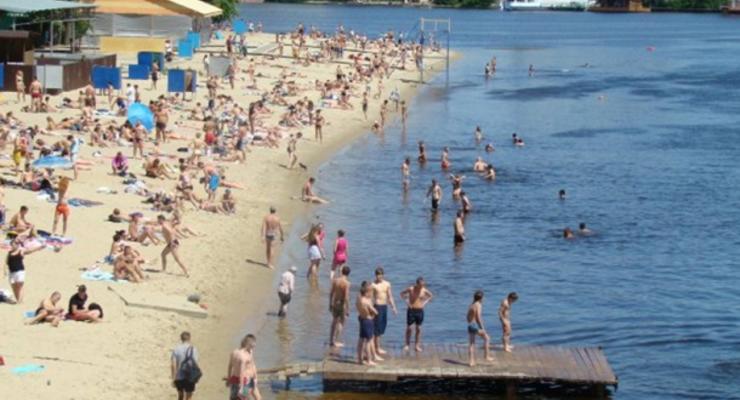В Киеве запретили купаться на трех популярных пляжах