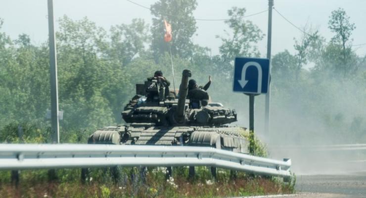 В Донецкую область из Крыма перебросили пять танков и семь БТР- СНБО
