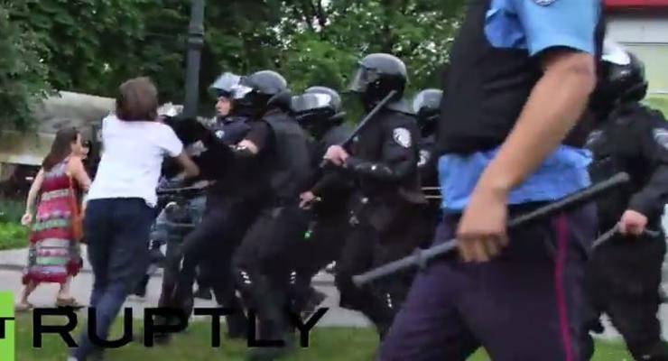Харьковская милиция разогнала митинг активистов Майдана - видео