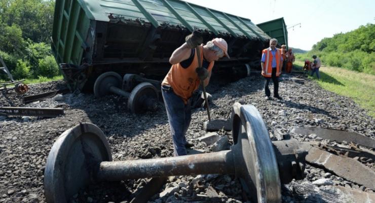На Донбассе снова подорвали железнодорожные пути
