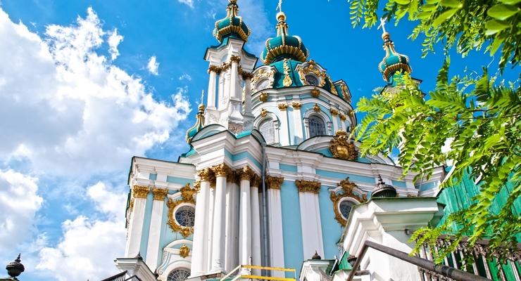 Андреевская церковь в Киеве продолжает сползать вниз