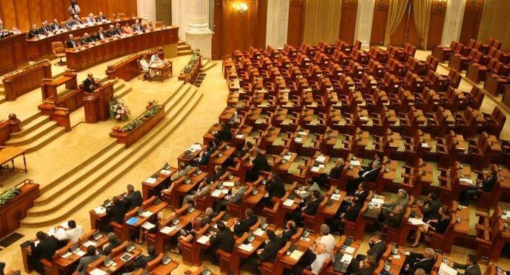 Парламент Румынии проголосовал за декларацию об отставке президента