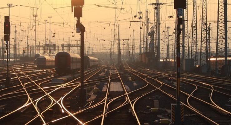 На Донбассе восстановлено движение поездов почти на всех участках