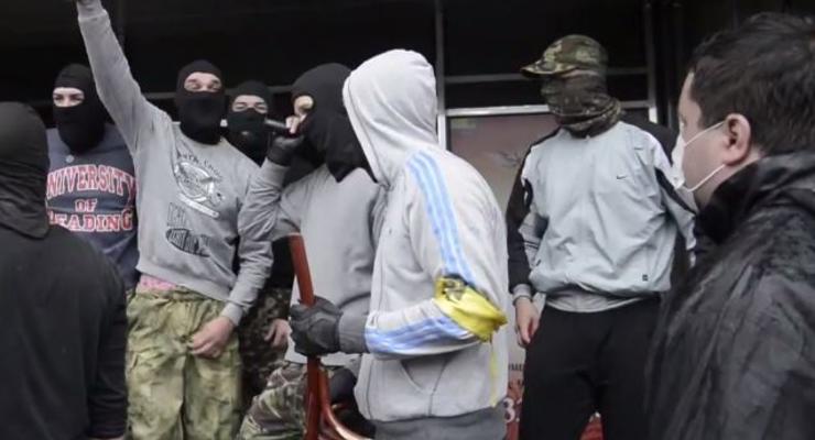 Видео штурма отеля Турист: националисты говорили по-русски, кричали «бандераки»