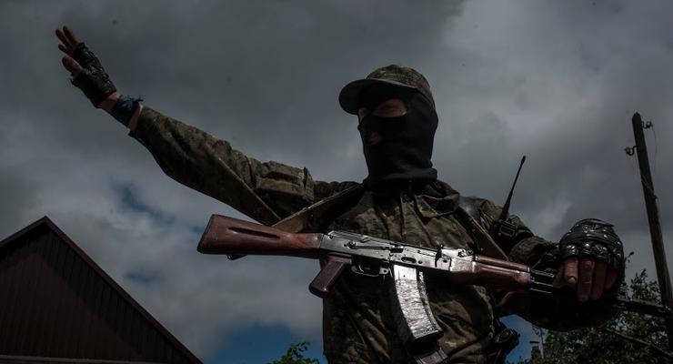 Вторая попытка штурма части в Донецке отбита, обстрел продолжается
