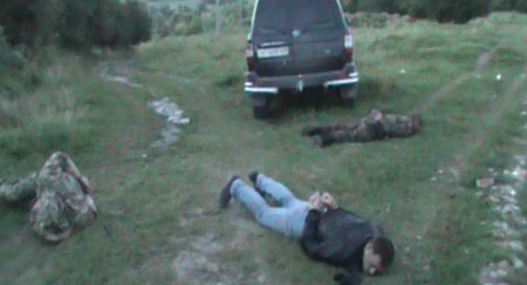 На Тернопольщине люди в форме 12-й сотни Самообороны избили и ограбили милиционера