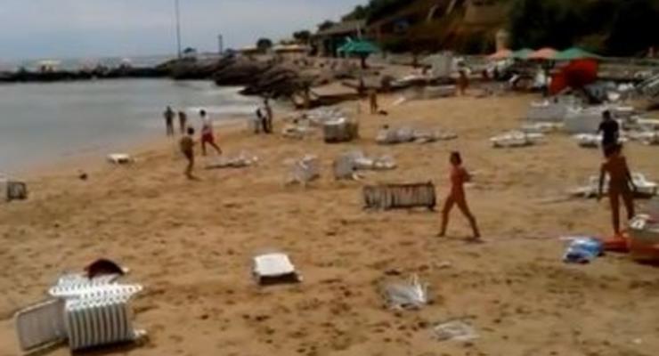 После гигантской волны с одесского пляжа госпитализированы шесть человек