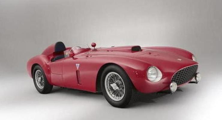Раритетный гоночный Ferrari продали с аукциона за рекордную сумму (фото)