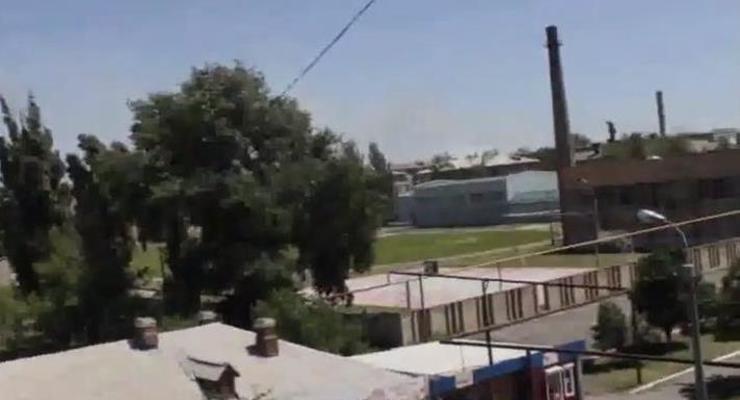 Появилось видео обстрела окраин Красного Лимана и боев в Краснодоне