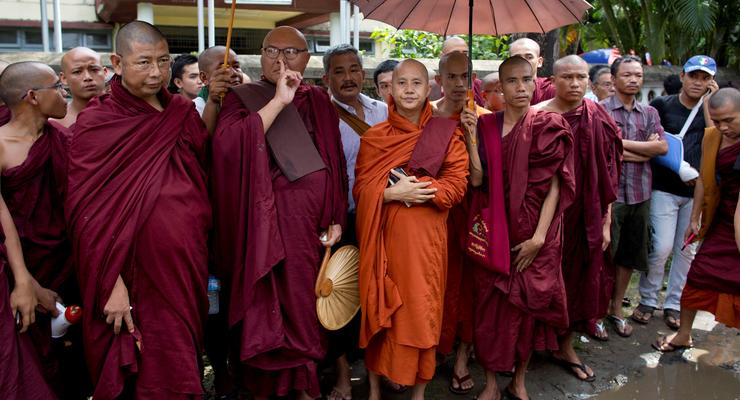 В Бирме 500 буддистов напали на группу мусульман