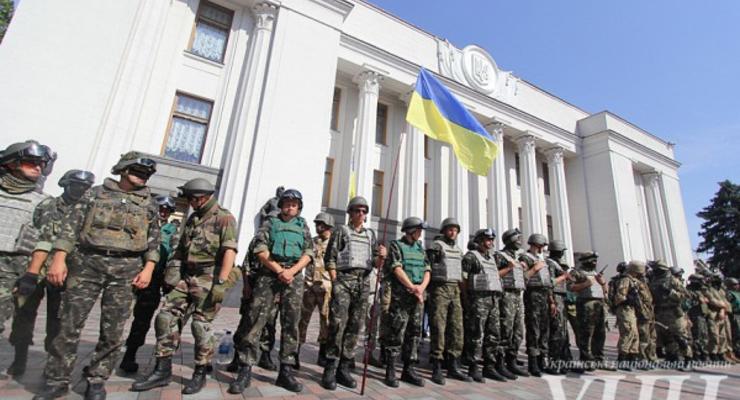 Под ВР бойцы требуют введения военного положения на Донбассе (фото)