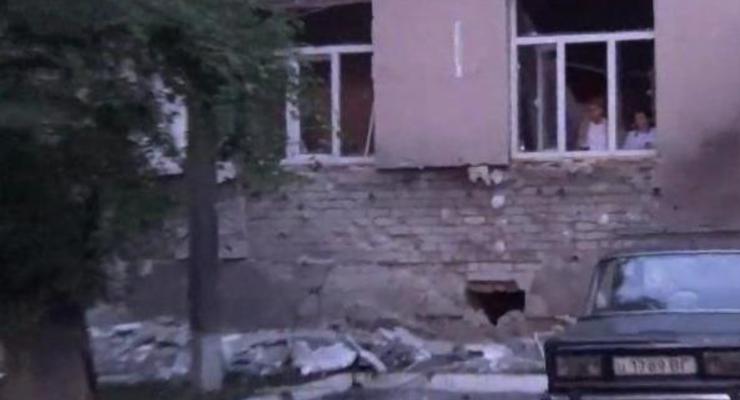 В Луганске под обстрел попали онкодиспансер и автовокзал (видео)