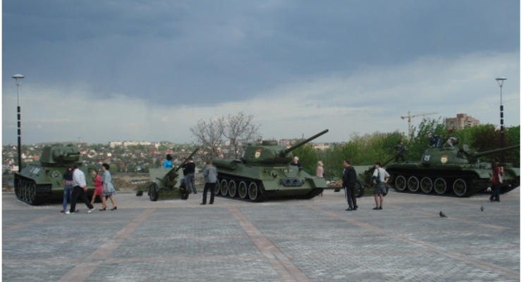 В Донецке сепаратисты пытаются угнать танки из музея ВОВ