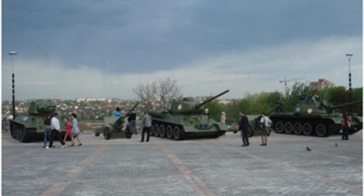 Представители ДНР вывезли 15 единиц военной техники из музея ВОВ в Донецке