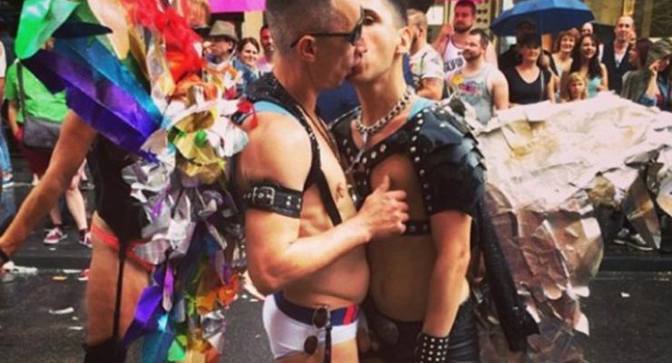 И целуй меня везде. Как прошел крупнейший в Европе гей-парад (фото)