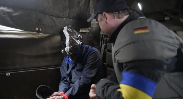 Опубликовано видео, на котором Ляшко допрашивает пленного мужчину
