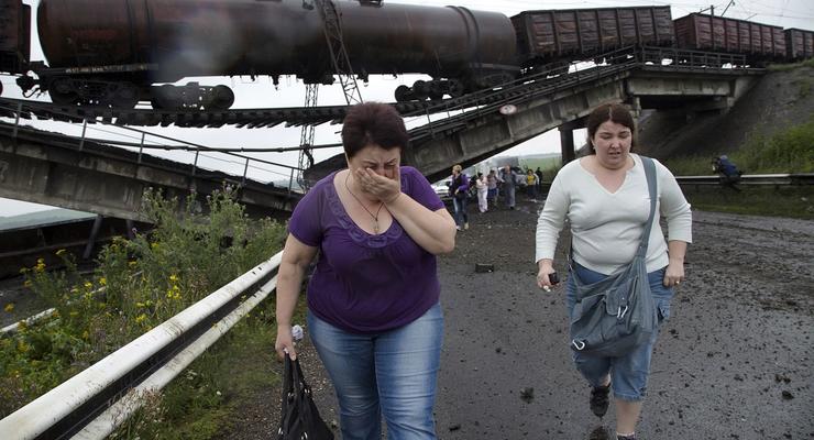 Под Донецком террористы взорвали мост прямо с грузовым составом (фото)