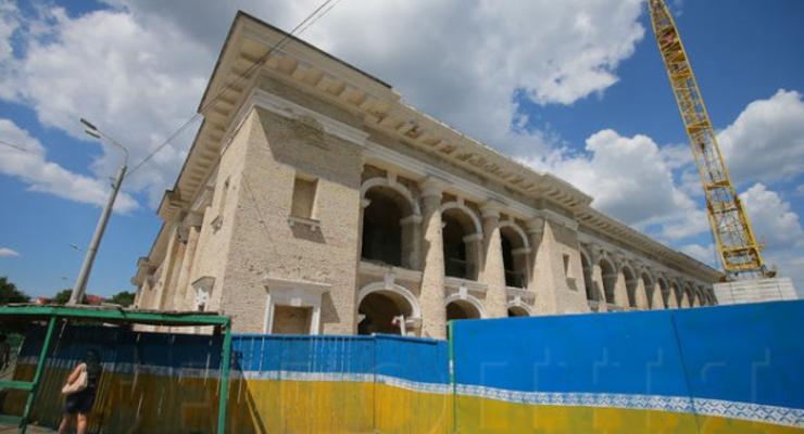 Киевский Гостиный двор разрушается (фото)
