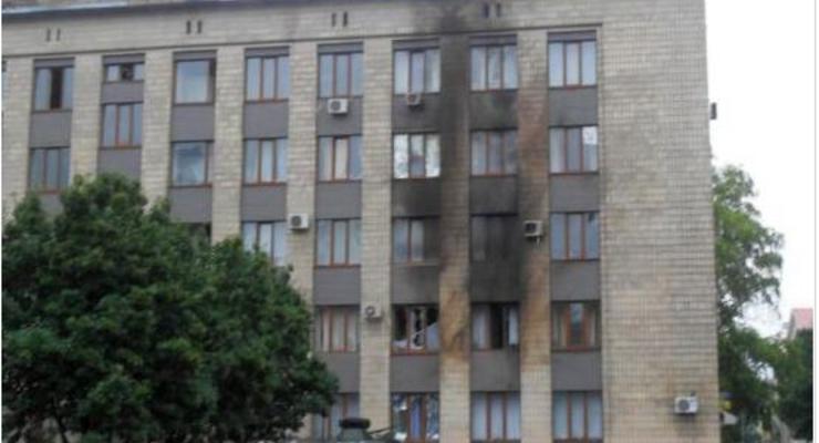 В Артемовске из огнемета обстреляли горсовет, есть пострадавшие