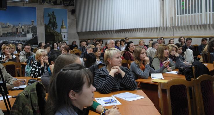 Для переселенцев из Донбасса открывают курсы украинского языка
