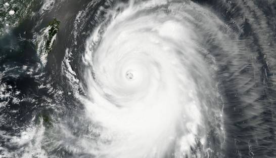 На юге Японии прошел мощный тайфун: есть пострадавшие