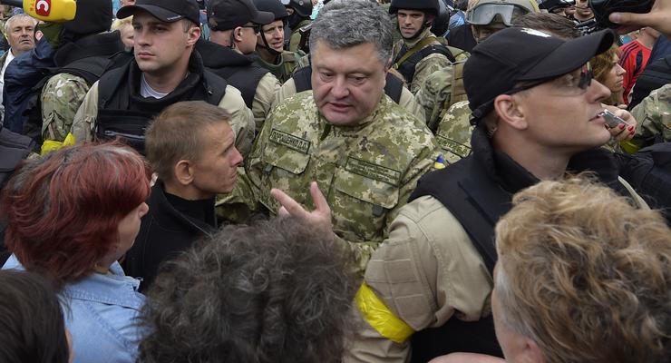 Итоги 8 июля: Порошенко съездил в Славянск, а Стрелков стал “главнокомандующим” ДНР