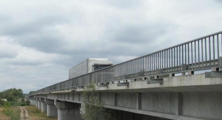 Неизвестные повредили автодорожный мост на трассе Ростов - Харьков