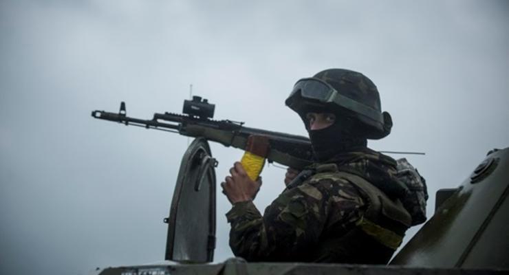 АТО на востоке Украины может продлиться еще месяц - советник Авакова