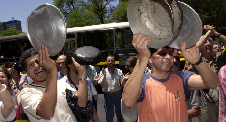 Корреспондент: Аргентина вновь под угрозой дефолта
