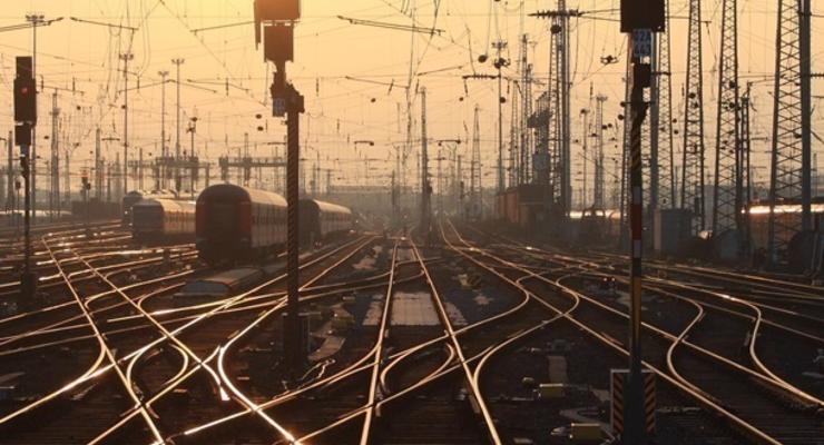 На Донбассе приостановлено движение поездов на ряде участков