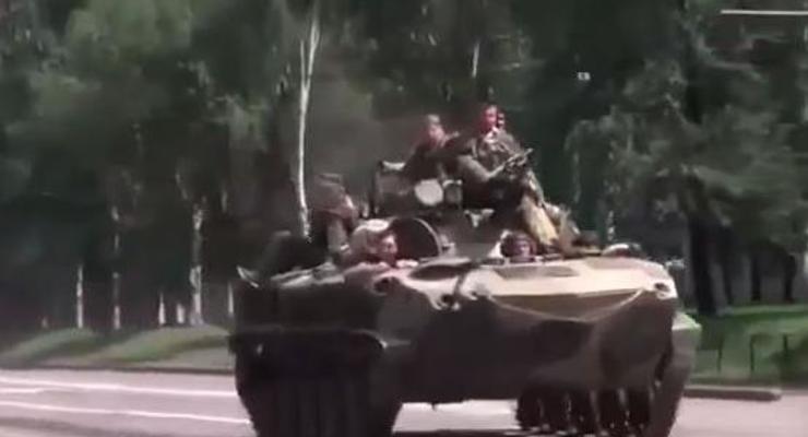 По Донецку прошла колонна военной техники - мэрия