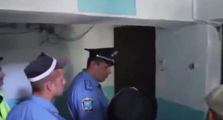Милиция попросила жительницу Киева снять с балкона флаг Роcсии