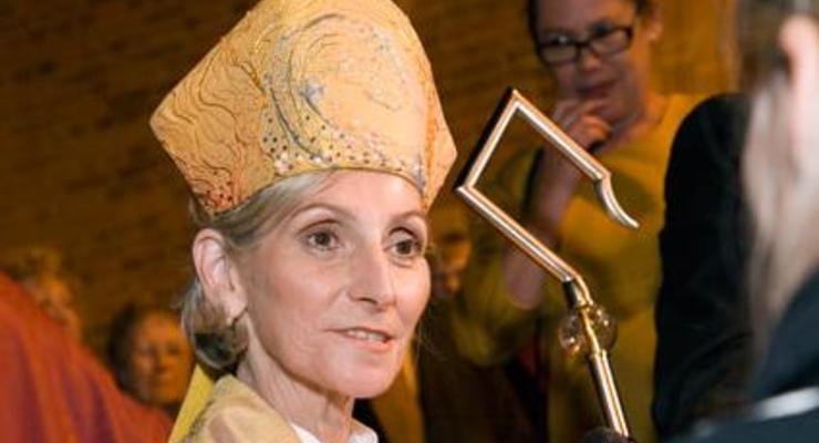 В Великобритании разрешили посвящать женщин в епископы