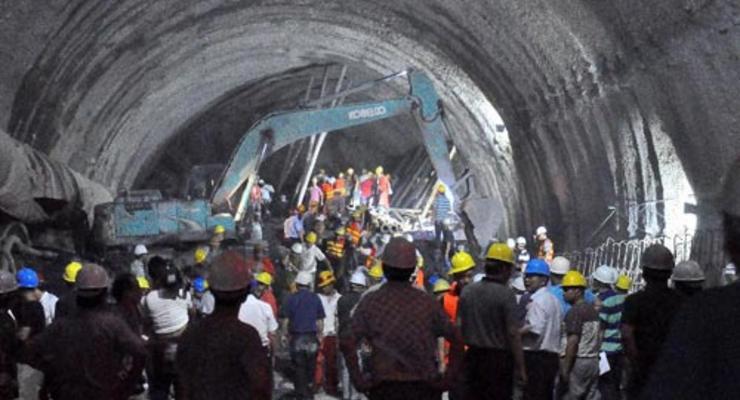 В Китае обрушился железнодорожный тоннель: под завалом находятся люди