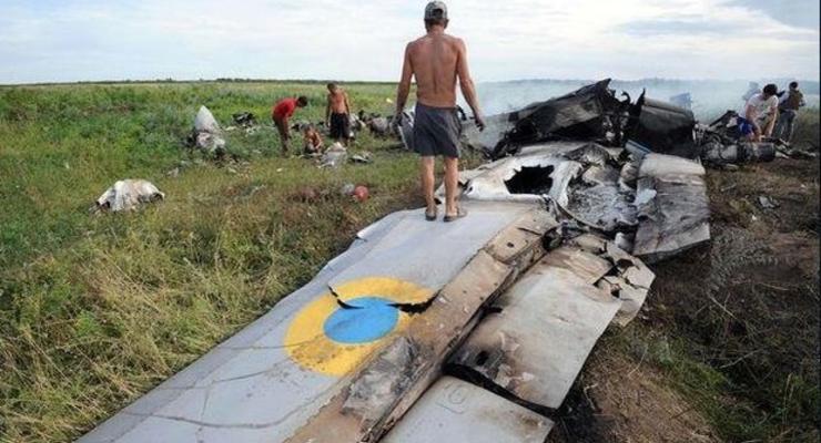 Силовики спасли нескольких летчиков из сбитого самолета Ан-26