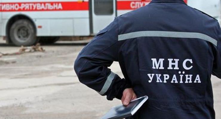 В Киевской области работники ГосЧС подорвались на снаряде: одному оторвало ноги